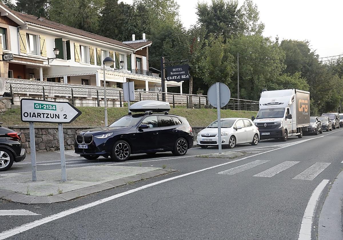 El factor tecnológico tras las retenciones en Irun: así es como los algoritmos de Google Maps desvían a los coches por calles y caminos