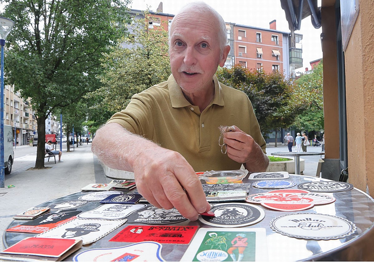 «Ya tengo la pegata del 34 de Ondarroa pero no tres postales (¡3!) de Donostia»