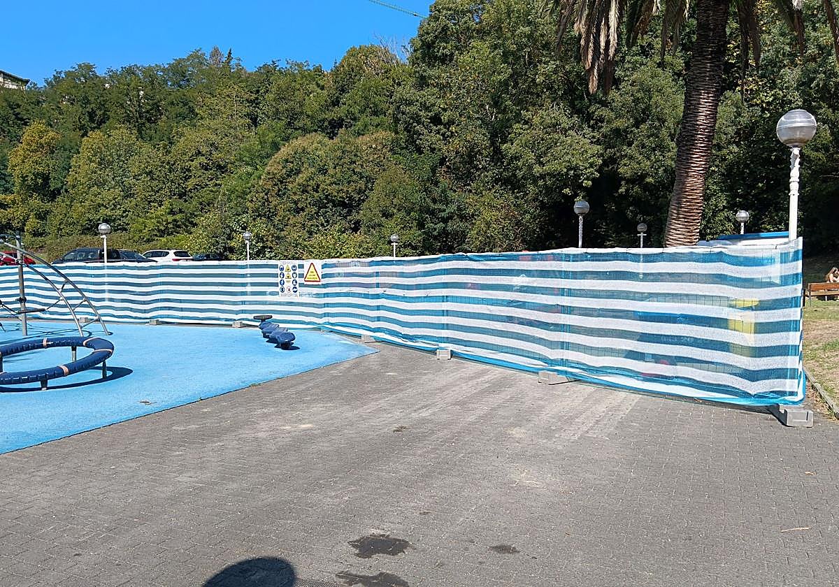 Arrancan las obras para cubrir la mitad del parque infantil Reno de Ondarreta