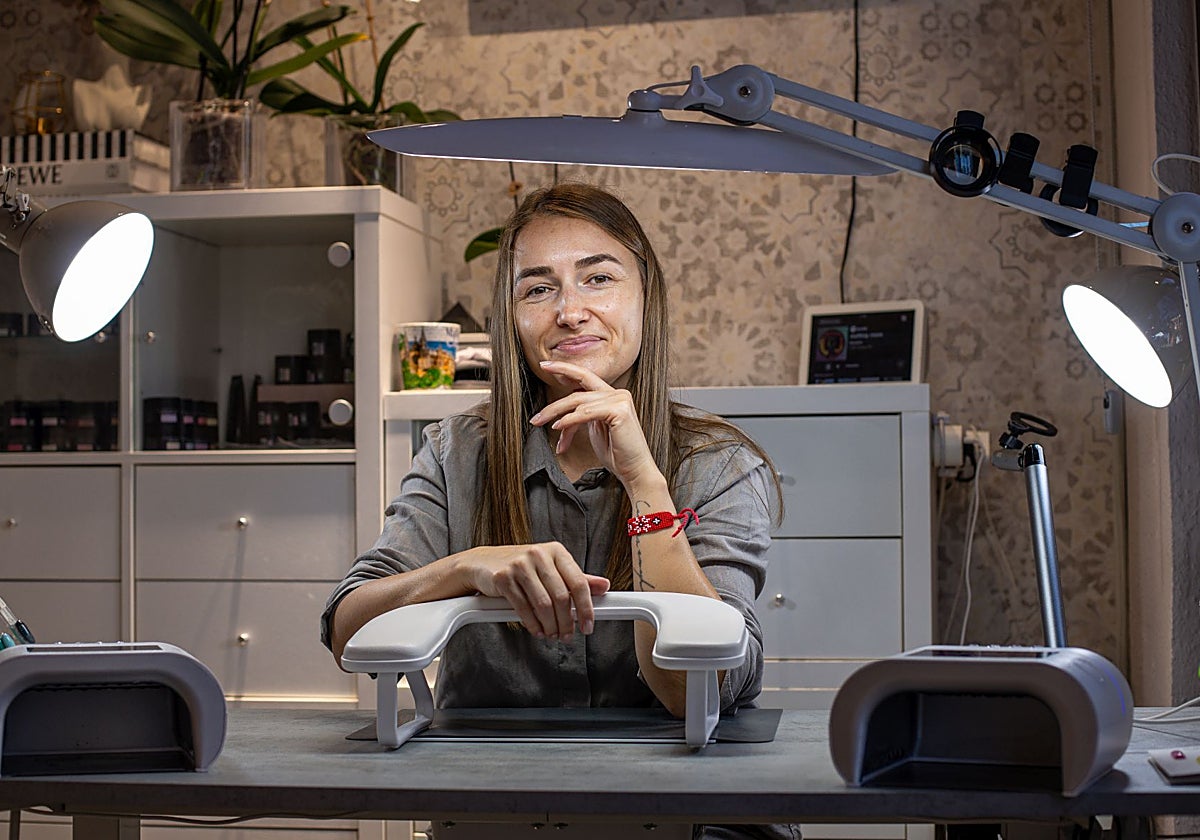 «La manicura es arquitectura y la uña, la base del cubo (plano) que despliegas»