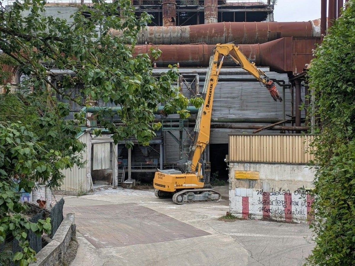 Arrancan los trabajos de demolición de Corrugados Azpeitia