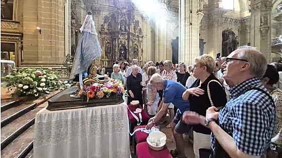 Sirimiri: Misa en honor a la virgen del Coro, patrona de la ciudad
