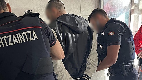 Detenidos en un edificio okupado de Beasain seis miembros de un grupo criminal dedicado a robos y tráfico de drogas