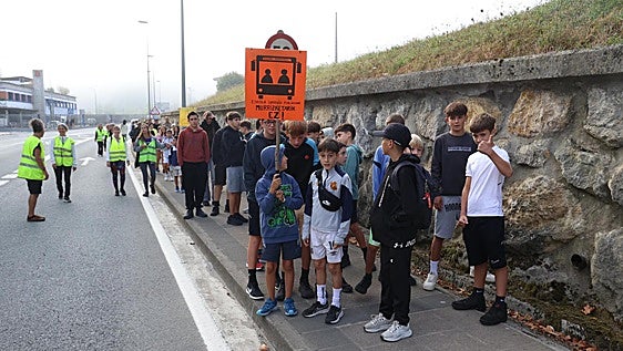 De Zaldibia a Ordizia a pie para recuperar el autobús escolar