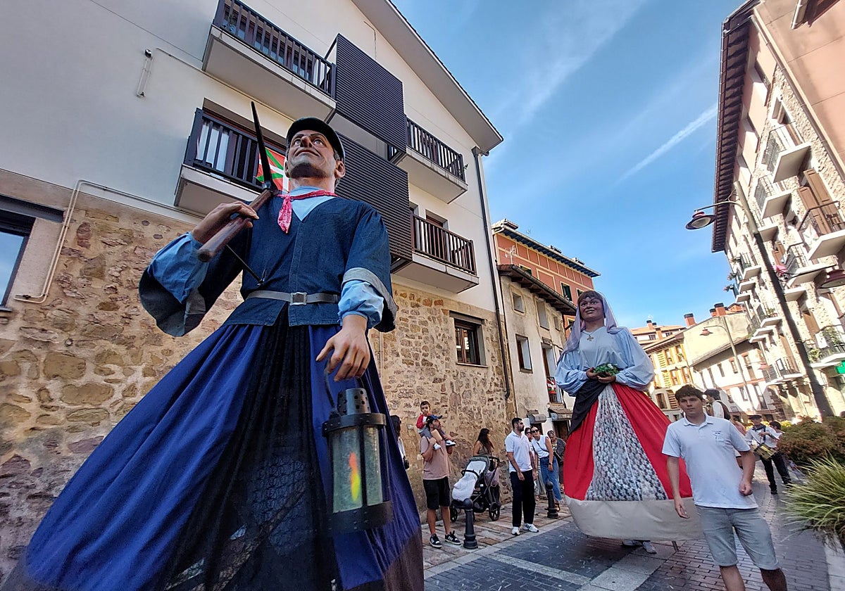 Los gigantes estrechan lazos de amistad
