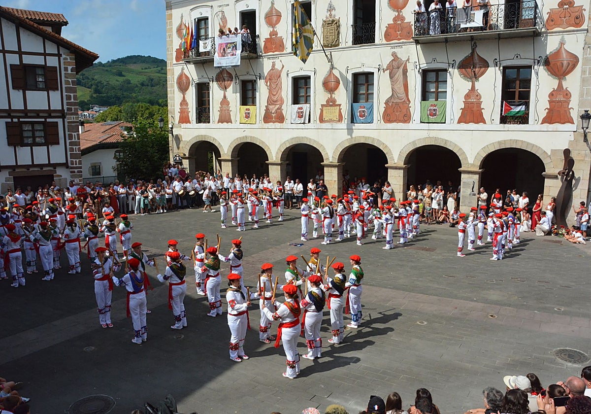 Día de encuentro para toda la familia de dantzaris del Gure Txokoa