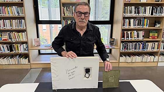 «Encuadernar un libro lo convierte en una pieza artesanal»