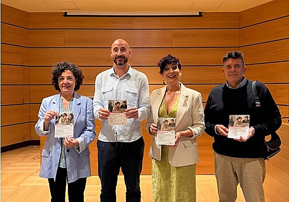Autoridades municipales con responsables de la empresa Asoca dedicada a prestar asesoramiento digital.
