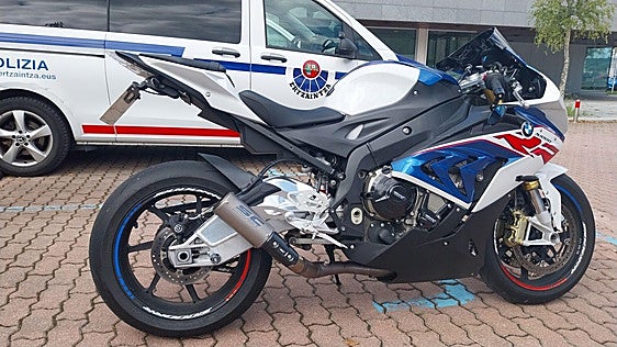 Una de las motos que conducía uno de los jóvenes investigados