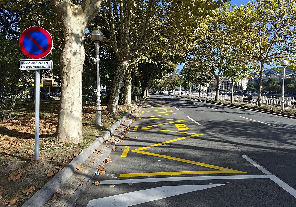 Parada de regulación en el paseo de los Fueros de Donostia: ni se sube ni se baja