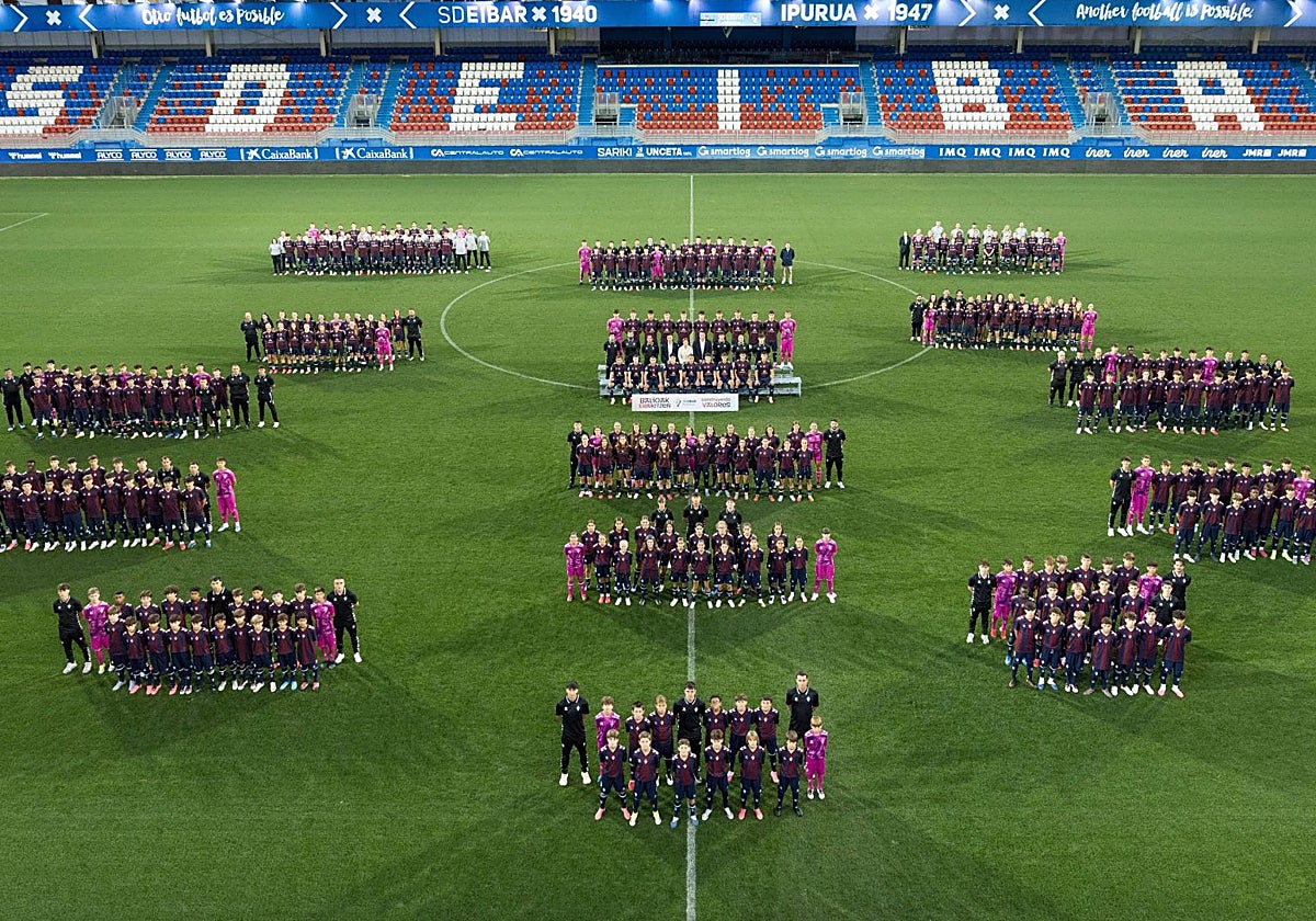 El Eibar reúne a su presente y a todo su futuro en Ipurua