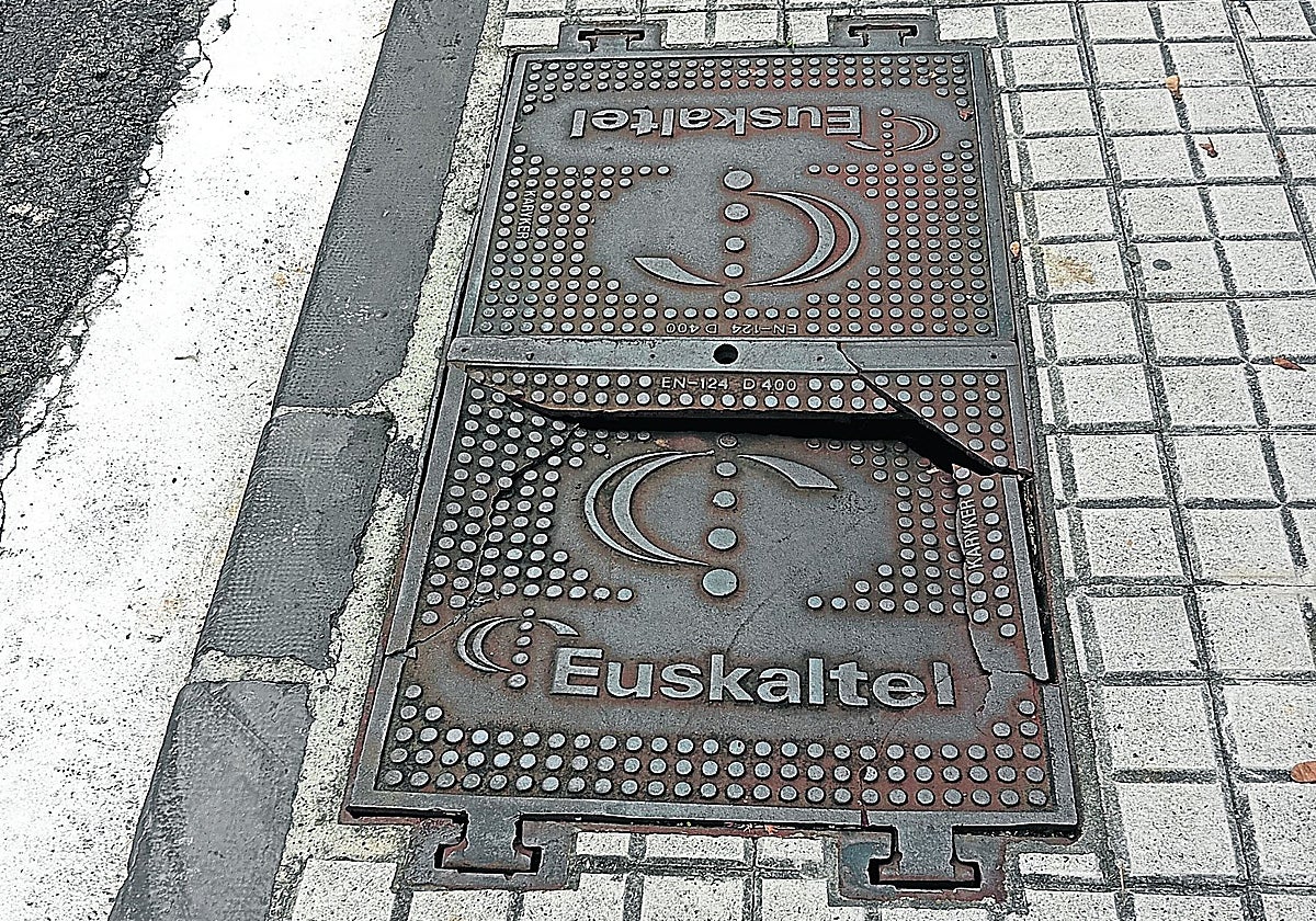Arqueta peligrosa en Portuene 37: «Está claro que tarde o temprano algún vecino tendrá un disgusto»