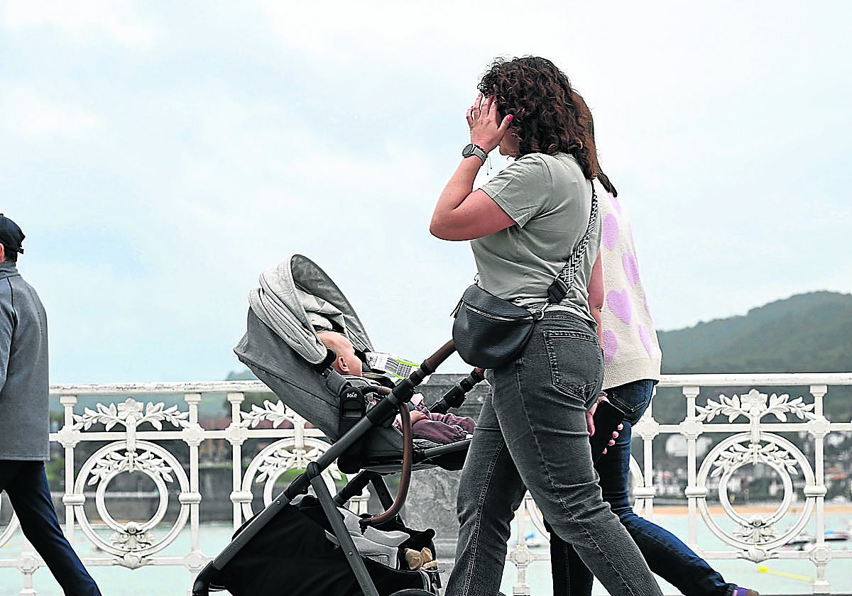 7.329 familias de Gipuzkoa piden en tres meses la ayuda por hijo hasta los 4 años