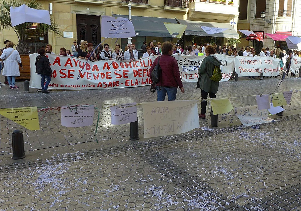 Los sindicatos Asade y ELA denuncian el «bloqueo antidemocrático» del convenio del SAD en Donostia