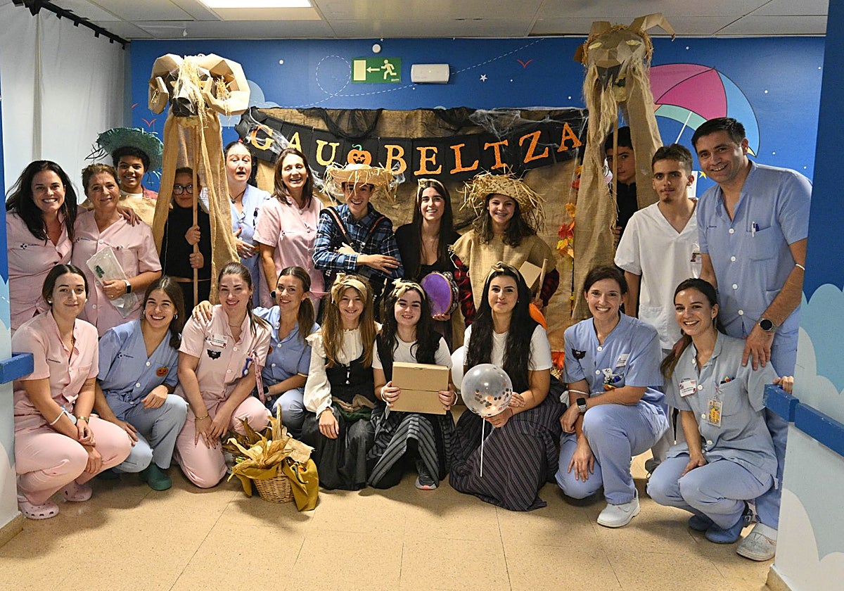 Gau Beltza llega a los niños ingresados en el hospital