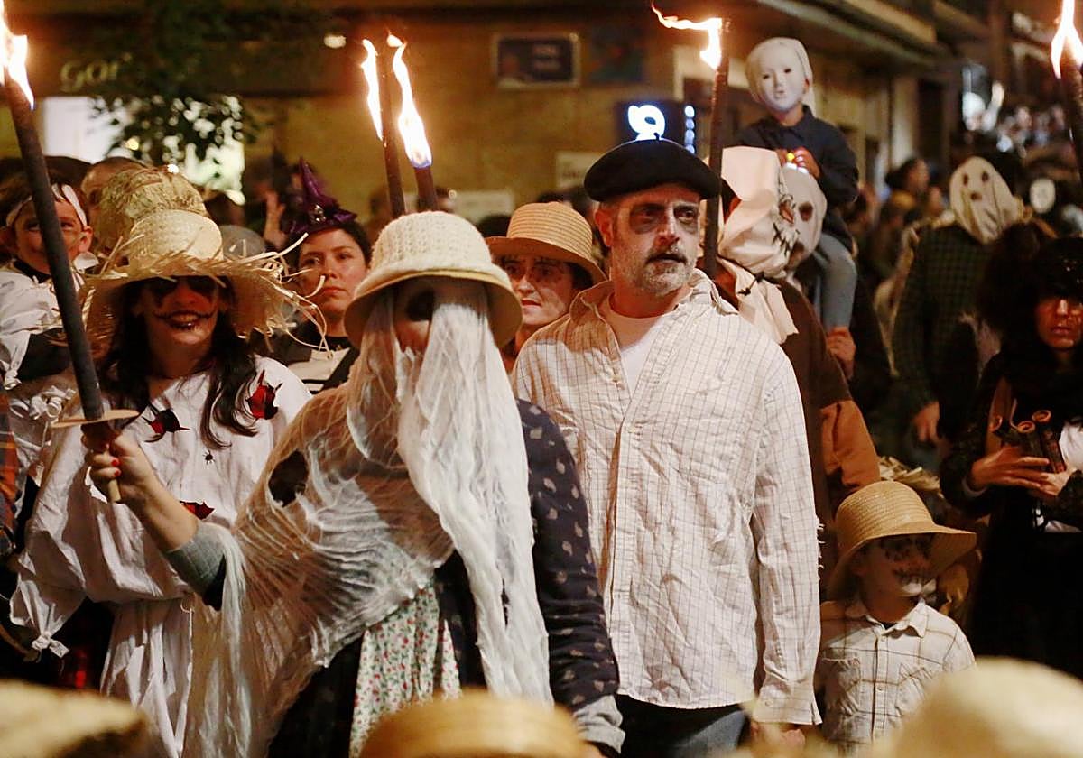 Programa: Gipuzkoa, preparada para la Gau Beltza, de calabazas a akelarres