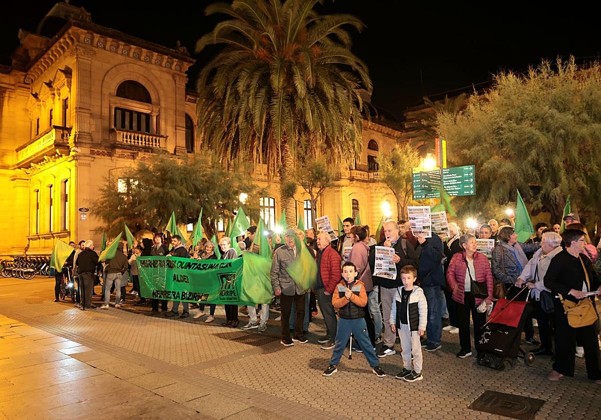 Herrera exige la «atención» del equipo de gobierno y seguridad en la zona de las «fábricas ruinosas que se usan como 'viviendas'»
