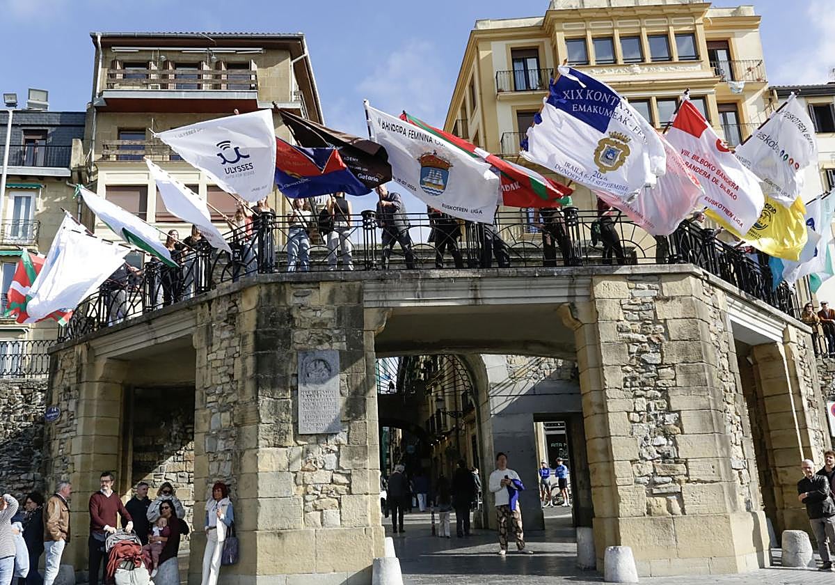 Donostia Arraun Lagunak festeja con los donostiarras su histórica temporada