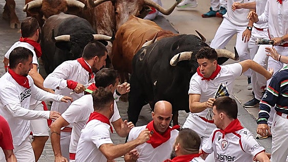 Peligroso cuarto encierro de San Fermín que deja dos heridos graves