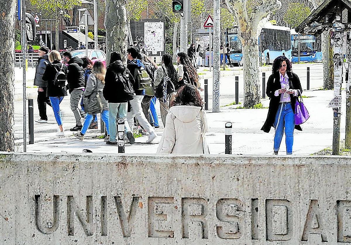 Editorial DV: Estudiar a crédito
