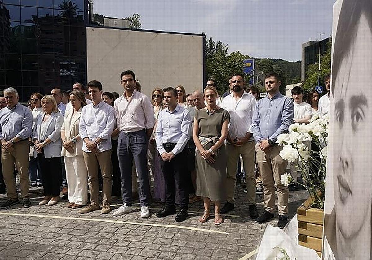 Acto en Ermua en memoria de Miguel Ángel Blanco.