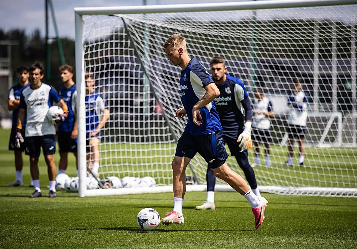 Goles y más goles en el entrenamiento de la Real antes de medirse al Aston Villa