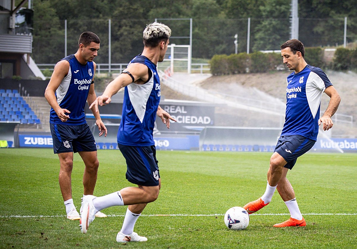 Oyarzabal, cabeza de cartel para el amistoso ante el Chelsea de una Real sin Guedes y sin fichajes
