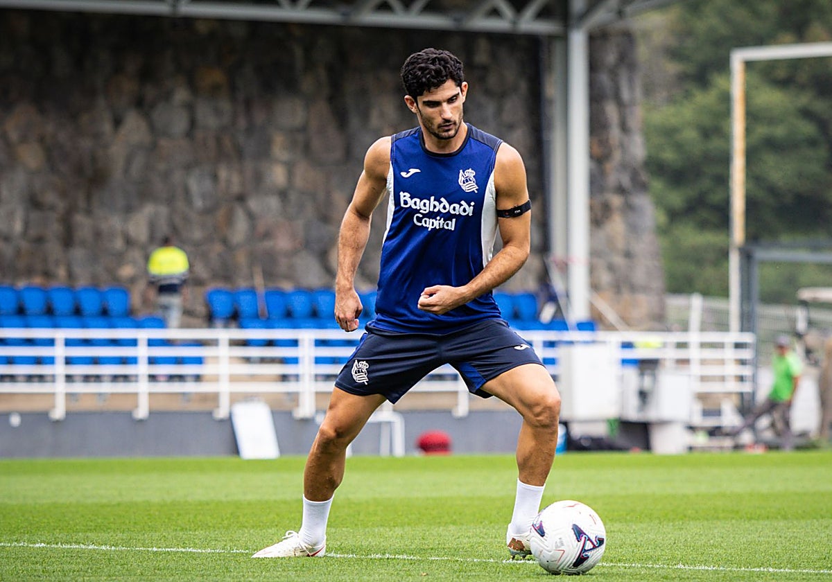 Guedes da la sorpresa y ya se entrena con todos