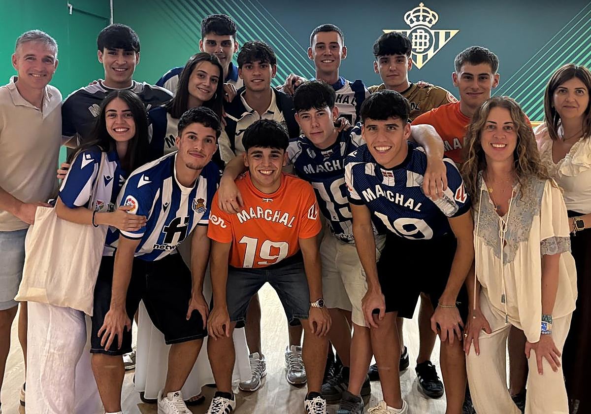 Álex Marchal, uno de los trillizos cumple su sueño