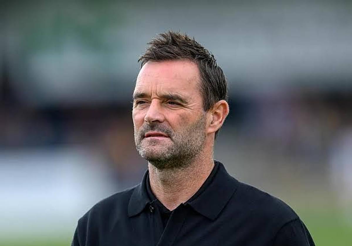 Andy Thomson, entrenador del Hearts, antes de enfrentarse a las txuri-urdin: «Recuerdo comprarle la equipación de la Real Sociedad a mis hijos»
