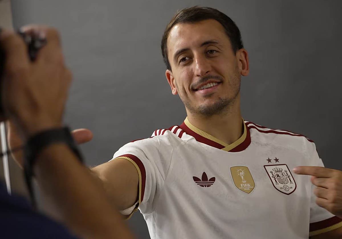Mikel Oyarzabal estrena las dos estrellas: así luce el realista con la nueva camiseta de España