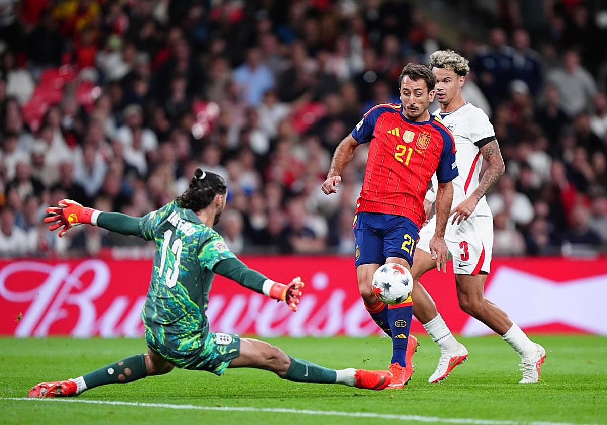 Oyarzabal mantiene su idilio con el gol y agiganta su estrella en Wembley en media hora