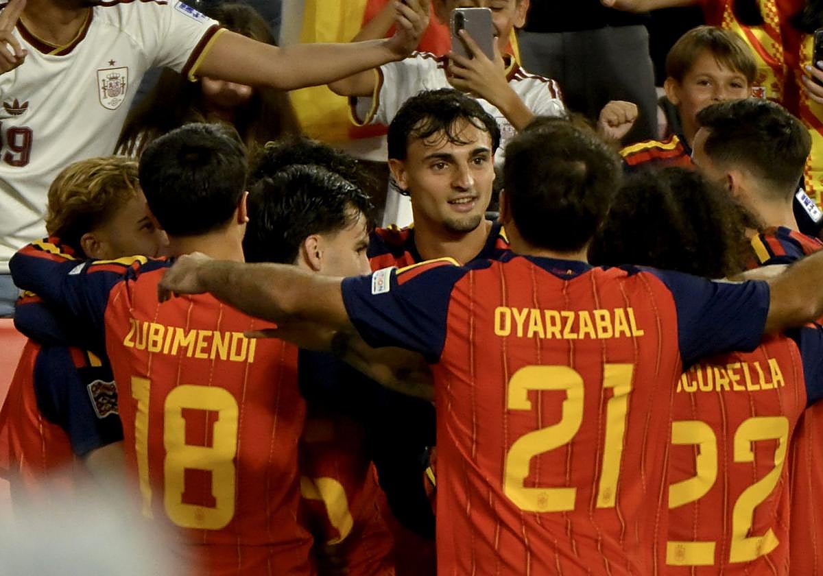 Oyarzabal vuelve a ser titular en la victoria de España
