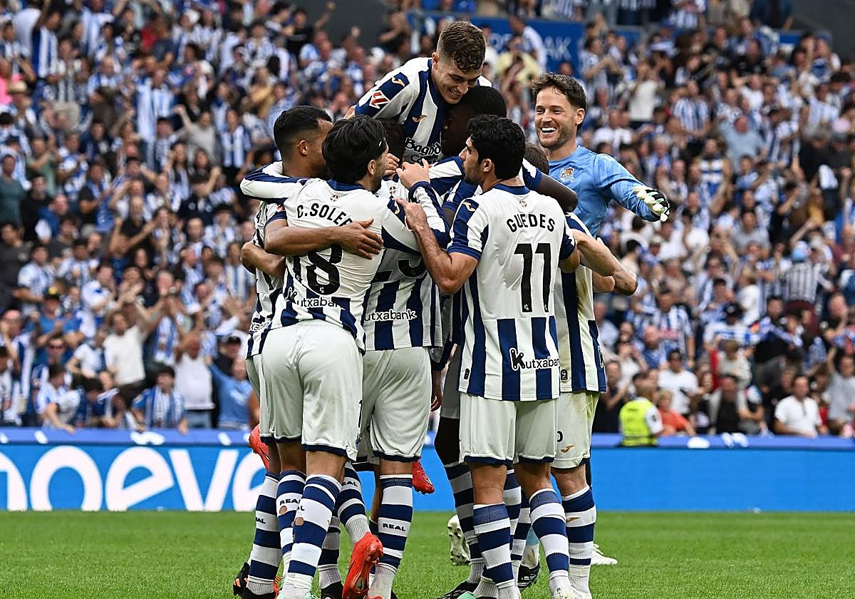 La Real sale indemne y con los tres puntos de la locura de Anoeta