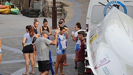 Ibon Urbieta no seguirá al frente de la trainera femenina de la Donostiarra