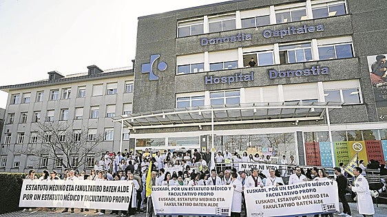 Los médicos redoblan la presión e irán a la huelga indefinida desde el 28 de octubre