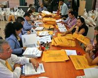 Suspenden temporalmente el recuento manual de votos en Costa Rica