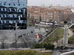 La bomba ha causado numerosos daños materiales. / Efe