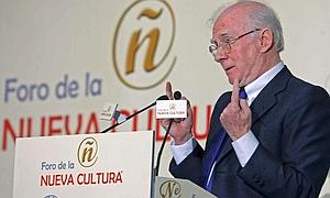 El presidente de la SGAE, Eduardo Bautista, hoy durante su intervención en un desayuno informativo en el foro Nueva Economía Fórum, en Madrid. / Efe