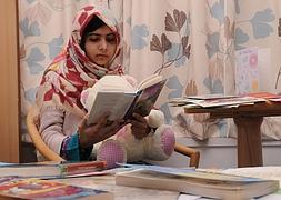 Malala se recupera en el hospital de Birmingham. / Reuters