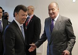 El Rey y el presidente de Colombia, Juan Manuel Santos./ Ballesteros (Efe) | Atlas