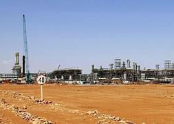La planta de gas en la que están secuestradas 41 personas en In Amenas. / Epa | Atlas