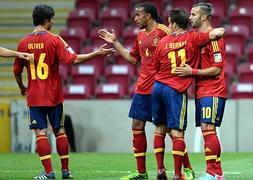 Jesé (d) celebra con sus compañeros el gol contra Ghana./Georgi Licovski (Efe)