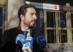 José Carlos Velasco, letrado de una de las víctimas del colegio Valdeluz. / Emilio Naranjo (Efe)