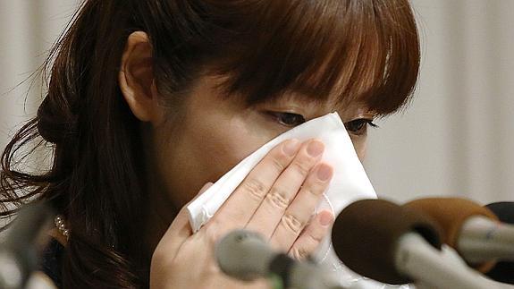Haruko Obokata rompe a llorar durante la rueda de prensa de la pasada semana.