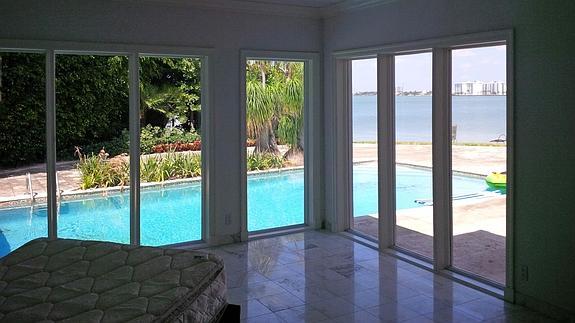 Vistas de una habitación de la mansión.