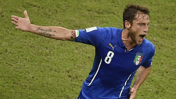 Claudio Marchisio celebra su gol contra Inglaterra. 