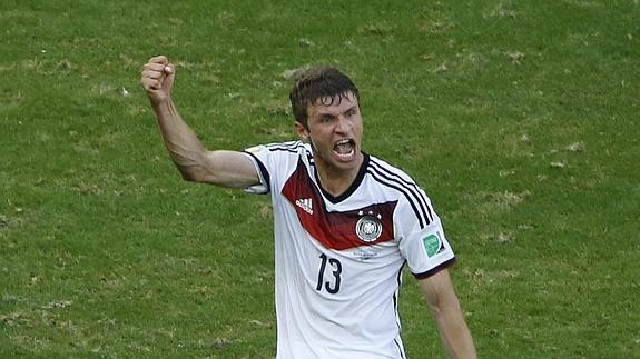 Müller celebra uno de sus goles. 