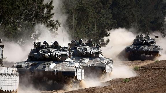 Tanques israelíes a las puertas de Gaza. 