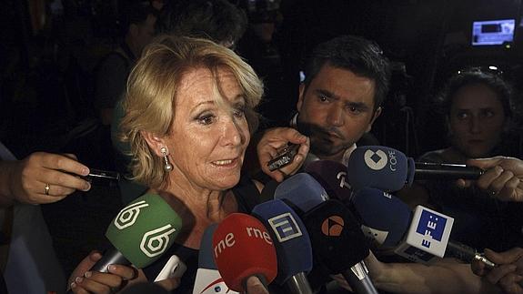 Esperanza Aguirre, ante los periodistas. 
